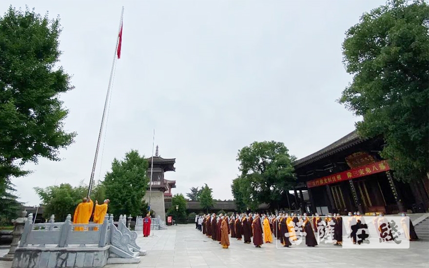 「法门寺」陕西法门寺有序开放首日举行升国旗仪式