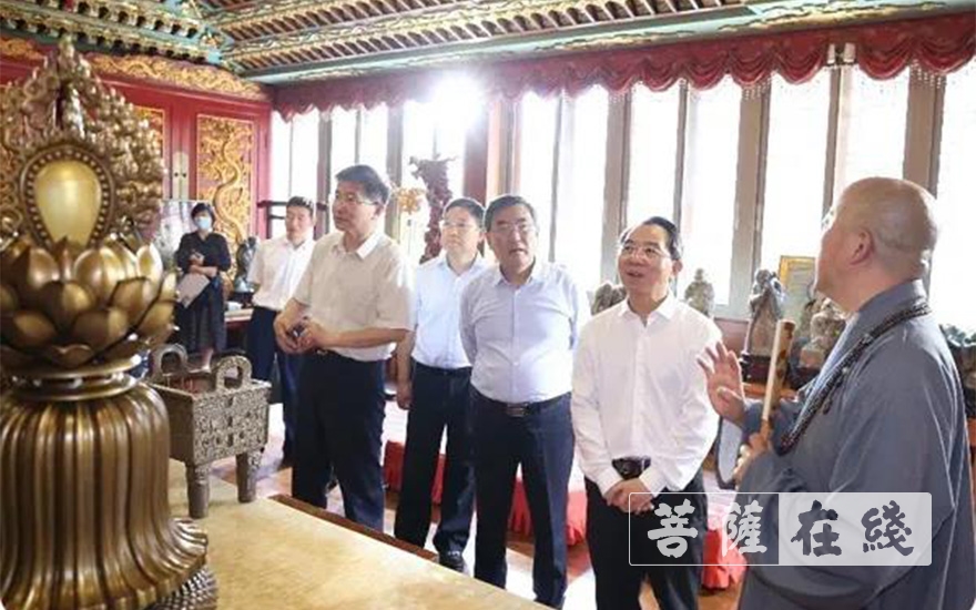 「佛教」上海市政协主席董云虎赴龙华寺调研