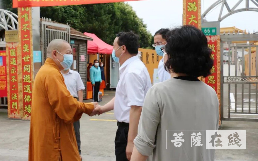 「佛教」上海市委统战部副部长王霄汉调研七宝教寺