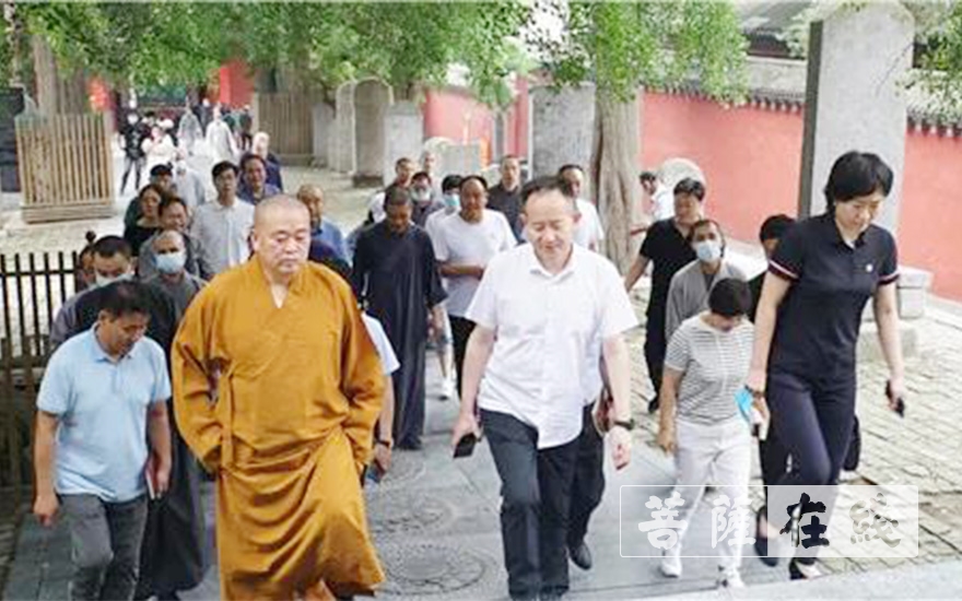 「佛教」少林寺恢复开放首日，嵩山登封市市长杨金军考察少林寺防控工作