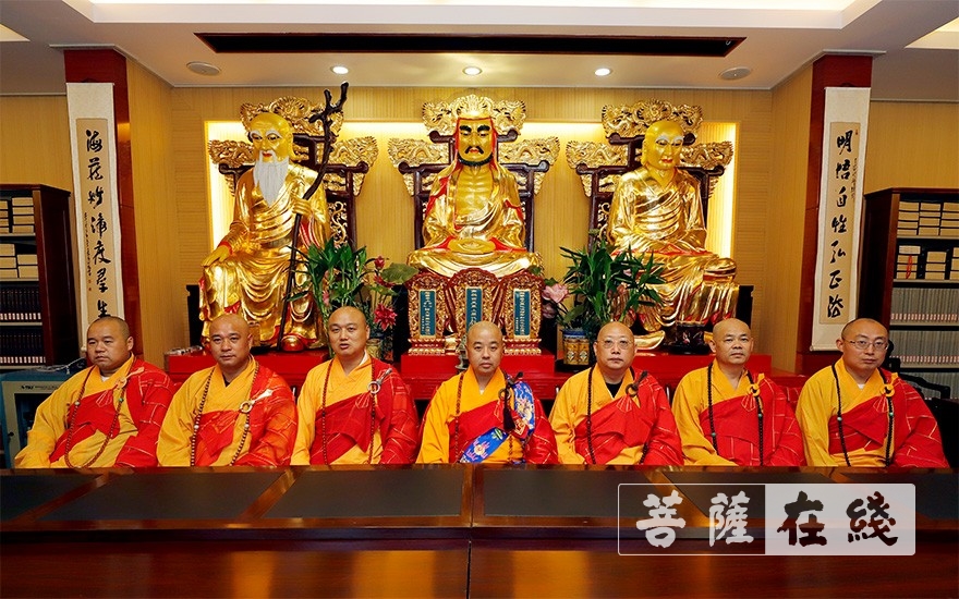 「佛教」绍兴龙华古寺和龙华证道海会慈善联合会在孝道月举办首次供僧法会