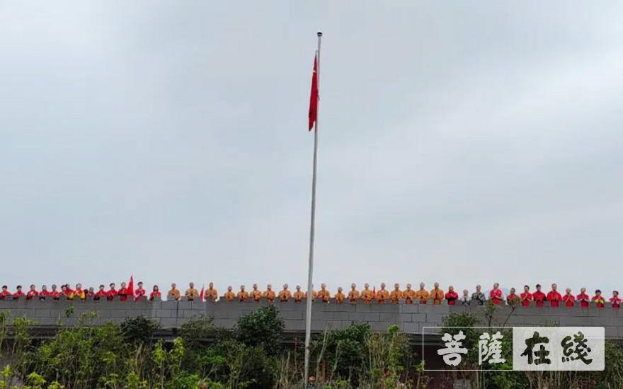 「佛教」湖南沉香寺举行升国旗仪式