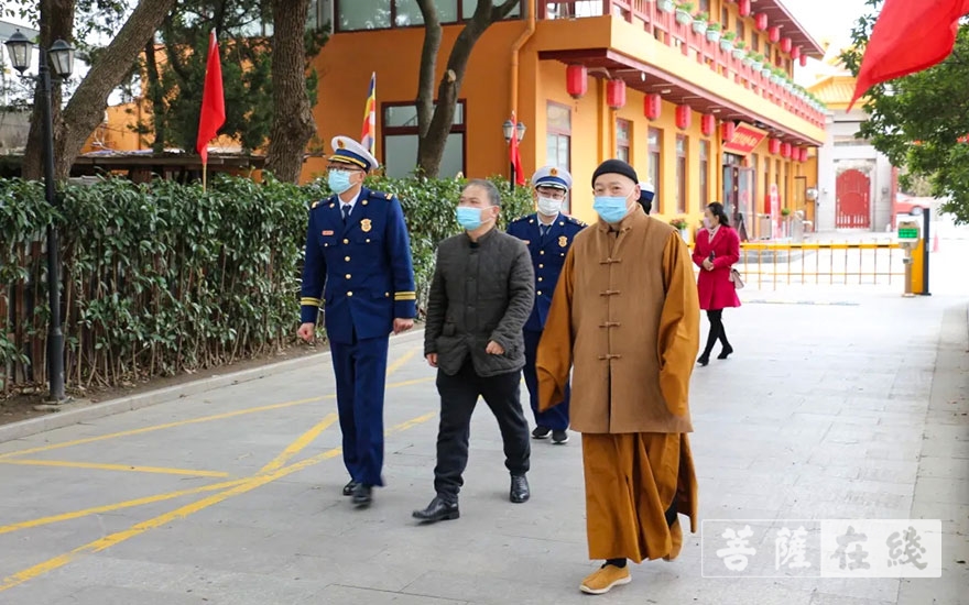 「佛教」闵行区消防救援支队副支队长余小平一行赴七宝教寺检查消防安全工作
