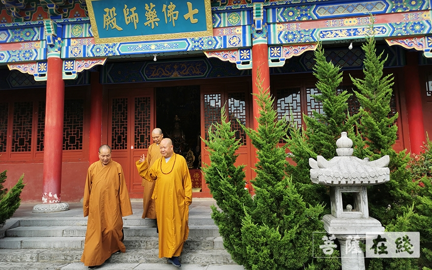 「佛教」汉中市佛教协会会长续学法师调研天灯禅寺，指导灾后恢复工作