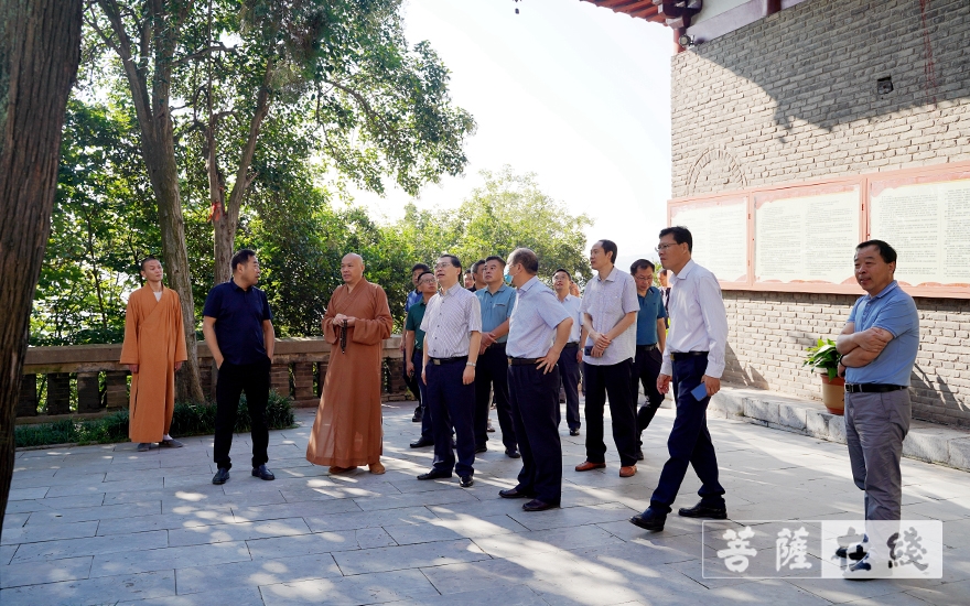 「佛教」淮安市民宗局局长张峰一行前往徐州兴化寺参观考察
