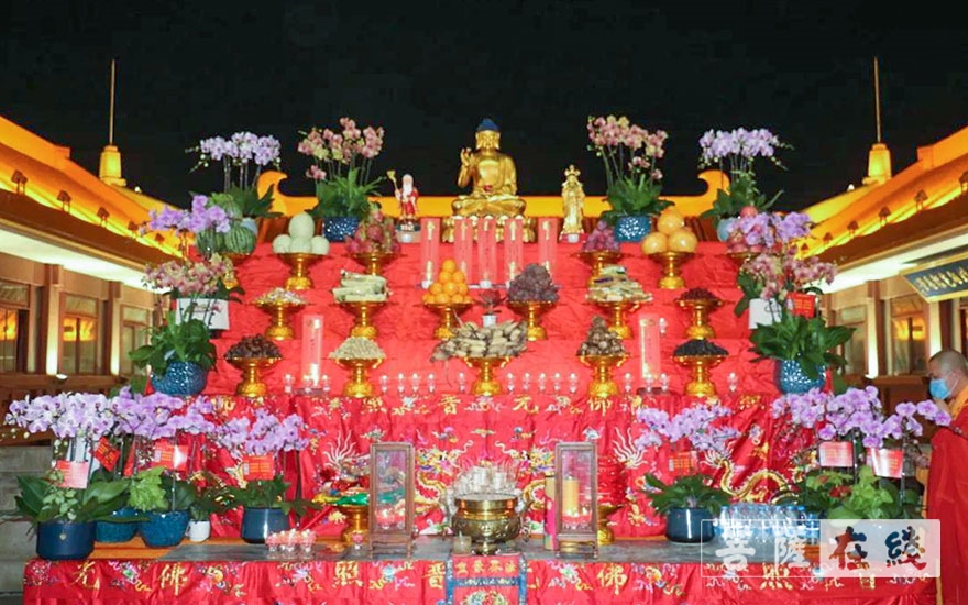 「佛教」上海七宝教寺举行拜月传灯祈福法会