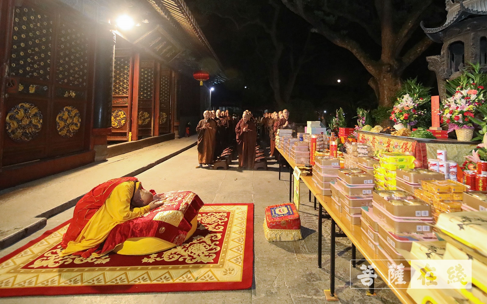 「普陀山」普陀山普济禅寺举行拜月祈福法会