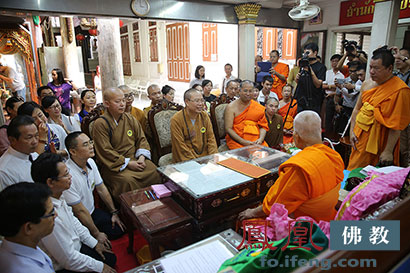 「佛教」中国佛教海巡团拜见泰国僧王 供僧现场感人至深 「佛教」中国佛教海巡团拜见泰国僧王 供僧现场感人至深