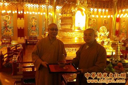 「佛教」湖北省佛协会长一行参访新加坡佛牙寺