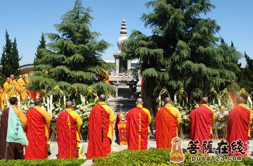「佛教」上海金山区佛教协会举行缅怀达缘长老扫塔祭祀活动