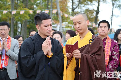 「佛教」何晟铭在加拿大拜师 法名圣音