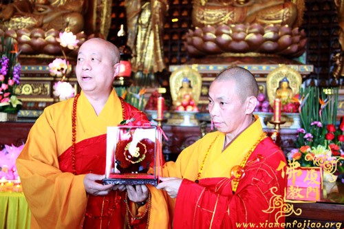 「佛教」新加坡佛教总会副主席法照大和尚一行在太平岩寺举行斋僧植福法会
