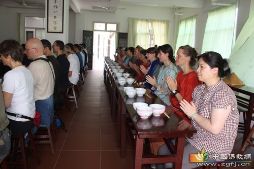 「崇福」德国、奥地利、瑞士三国参访团一行到崇福寺参访
