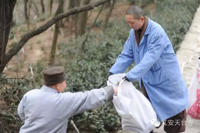 「佛教」别样春节之深山里的僧人环卫员