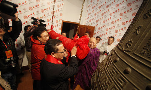 「弘法寺」广东深圳弘法寺隆重举行2013年祝福新年鸣钟祈福活动