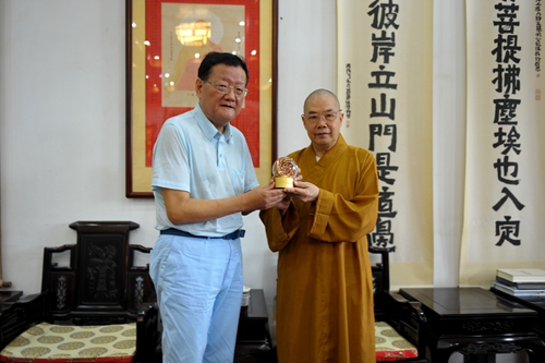 「刘长乐」凤凰卫视董事局主席刘长乐一行到广东韶关南华禅寺参访