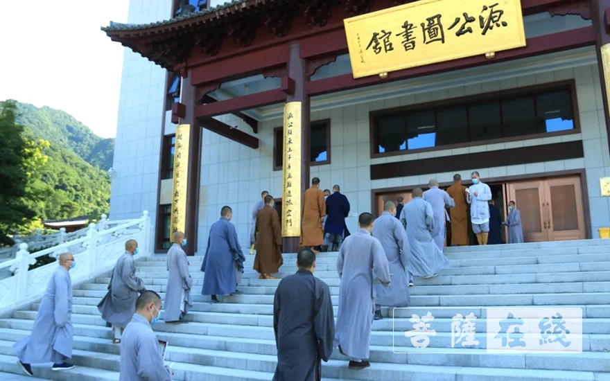 「佛教」云门寺开放首日升国旗暨广东佛学院云门学院复课