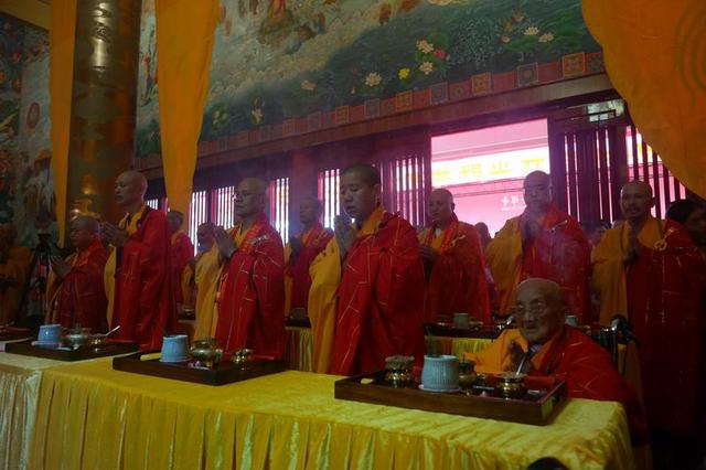 「佛教」江西上高九峰禅寺举行恭迎本老舍利供奉祈福大典
