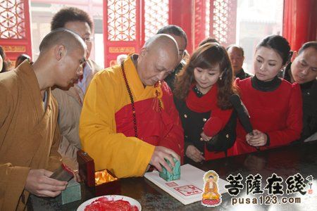 「钟鸣」2013跨年祈福之福印传递武汉站在湖北归元禅寺举行