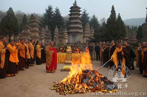 「佛教」河南少林寺方丈永信大和尚率两序大众塔林祭祖