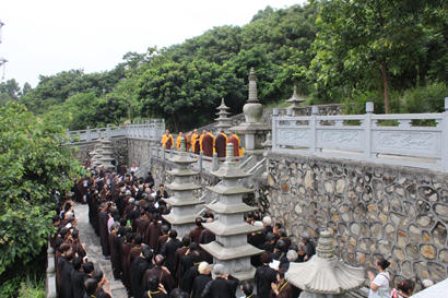 「大佛寺」广东广州市大佛寺僧俗大众赴佛世山庄秋季祭祖