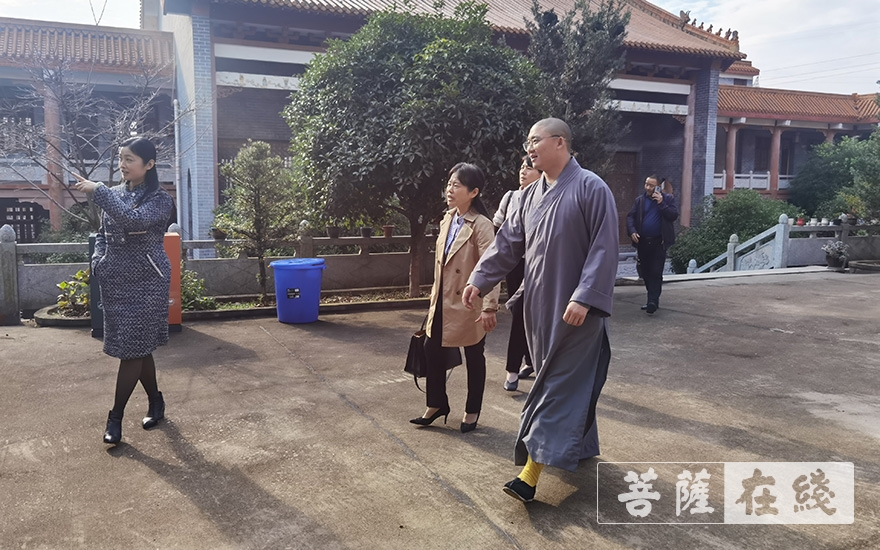湖南省湘潭县委常委陈卫兵带队赴金霞山龙兴寺解决用水问题 湖南省湘潭县委常委陈卫兵带队赴金霞山龙兴寺解决用水问题