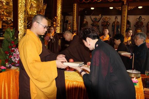 「佛教」上海西林禅寺举行晒经法会 「佛教」上海西林禅寺举行晒经法会