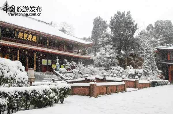 「佛教」远离尘垢的佛教净地 大雪为峨眉山古庙群添禅意