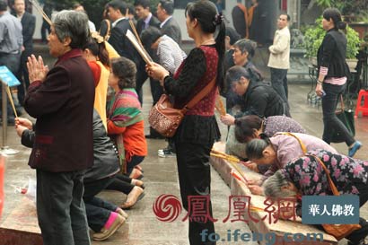 「佛教」韶关南华禅寺“六祖诞” 万人朝拜惠能真身