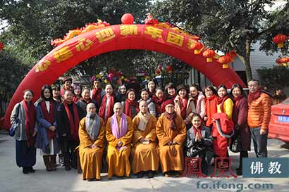 「佛教」如意法师一行寒冬慰问孤寡老人 送上新年红包