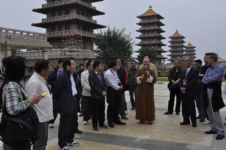 「释迦牟尼」两岸媒体齐聚台北参观佛陀纪念馆
