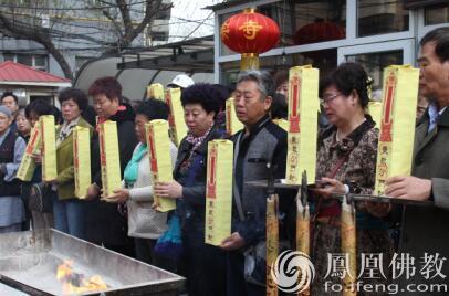 「正能量」天津莲宗寺为“计生特殊家庭”子女举办清明超荐法会