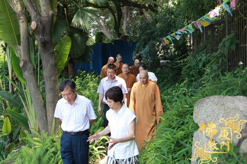 「佛教」福建厦门市委统战部黄菱部长到市佛协及虎溪岩寺、鸿山寺调研 「佛教」福建厦门市委统战部黄菱部长到市佛协及虎溪岩寺、鸿山寺调研