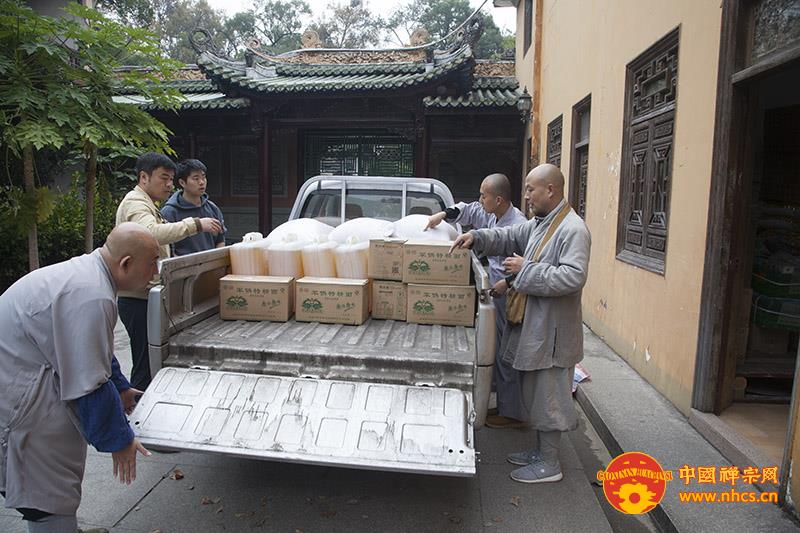「佛教」寒冬挡不住佛光的温暖