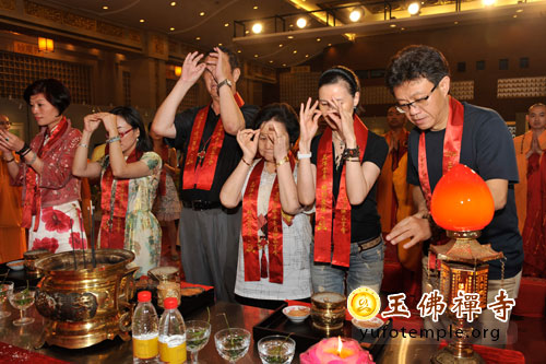 上海玉佛禅寺举行寺院新歌发布会及月饼品尝会
