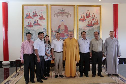 「佛教」印顺大和尚亲切会见尼泊尔阿尼哥协会会长Dr.Sarbottam一行 「佛教」印顺大和尚亲切会见尼泊尔阿尼哥协会会长Dr.Sarbottam一行