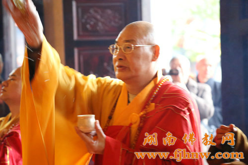 「佛教」湖南省佛教协会2015年传授二部僧戒法会广法寺(男众)举行结界洒净 「佛教」湖南省佛教协会2015年传授二部僧戒法会广法寺(男众)举行结界洒净