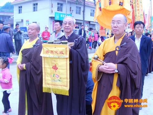「佛教」广东南华禅寺为甘肃省清水县民安寺捐赠16吨物资