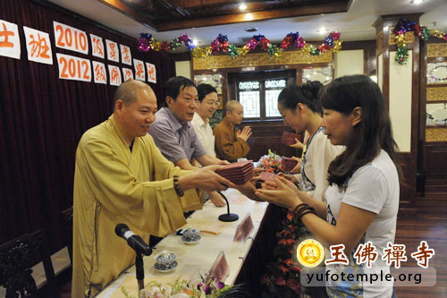 「佛教」上海玉佛禅寺觉群学院举行2010级毕业暨2012级开学典礼