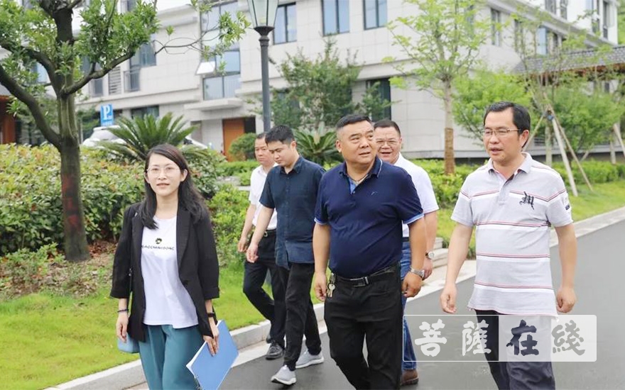 「佛教」宁波市奉化区民宗局联合区卫健局赴浙江佛学院检查指导复学前准备工作