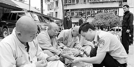 「佛教」和尚打假：假冒佛教僧人四大骗术揭秘