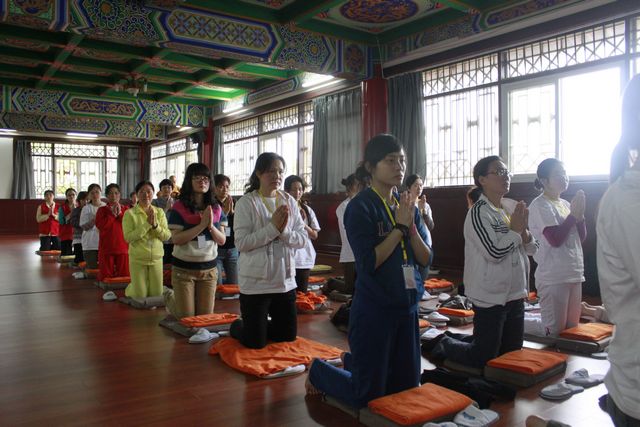 「佛教」道坚法师为华岩寺生活体验营营员传授三皈五戒 「佛教」道坚法师为华岩寺生活体验营营员传授三皈五戒