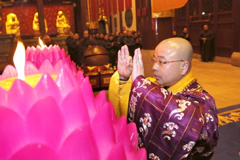 「佛教」浙江炉峰禅寺、戒珠讲寺等五寺共同为全山僧众职工启建祈福法会
