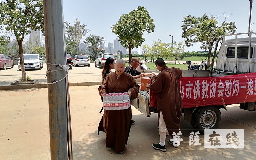 「佛教」庐山市佛教协会慰问一线抗洪官兵干部 「佛教」庐山市佛教协会慰问一线抗洪官兵干部