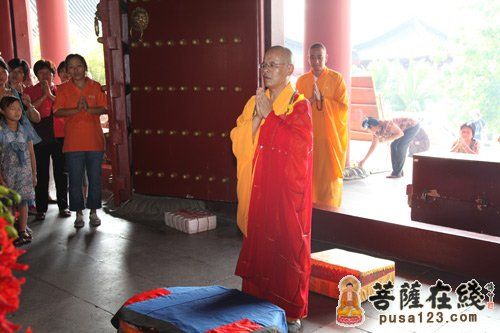 「南山寺」佛诞节三亚南山寺举行浴佛祈福法会 智法法师主法 「南山寺」佛诞节三亚南山寺举行浴佛祈福法会 智法法师主法