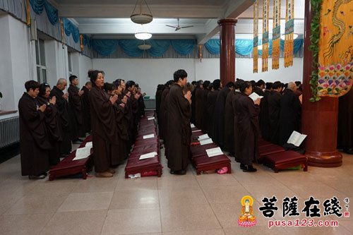 「极乐寺」哈尔滨极乐寺传授八关斋戒 近千名戒子同受戒