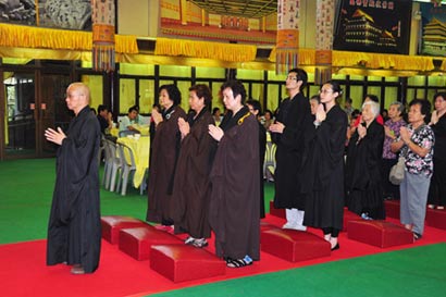 「佛教」七月十五佛欢喜日 世界各地寺庙举行盂兰盆法会