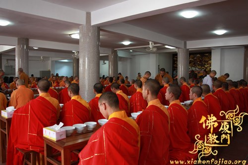 「佛教」新加坡佛教总会副主席法照大和尚一行在太平岩寺举行斋僧植福法会