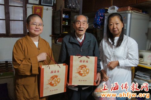 「中秋节」明月中秋佛家心 沉香阁中秋慰问社区老人