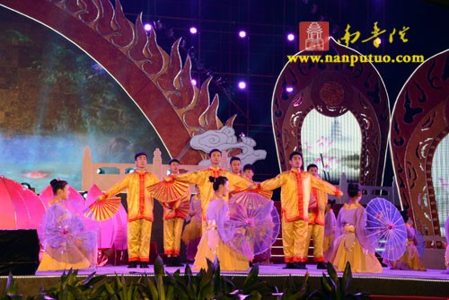 「佛教」“梵韵昭山·佛佑神州”佛乐焰火晚会在湖南湘潭市昭山示范区隆重开幕